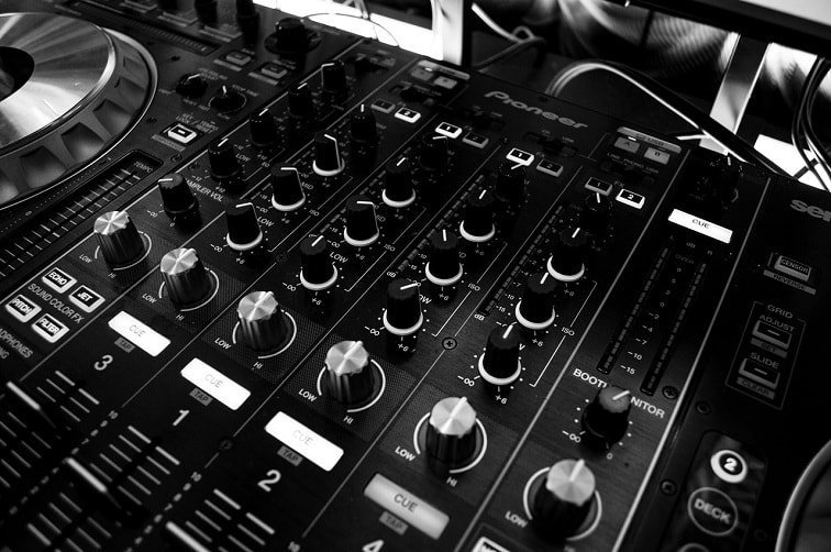 No debes elegir la música según el gusto musical del personal