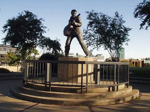Estatua de Elvis Presley