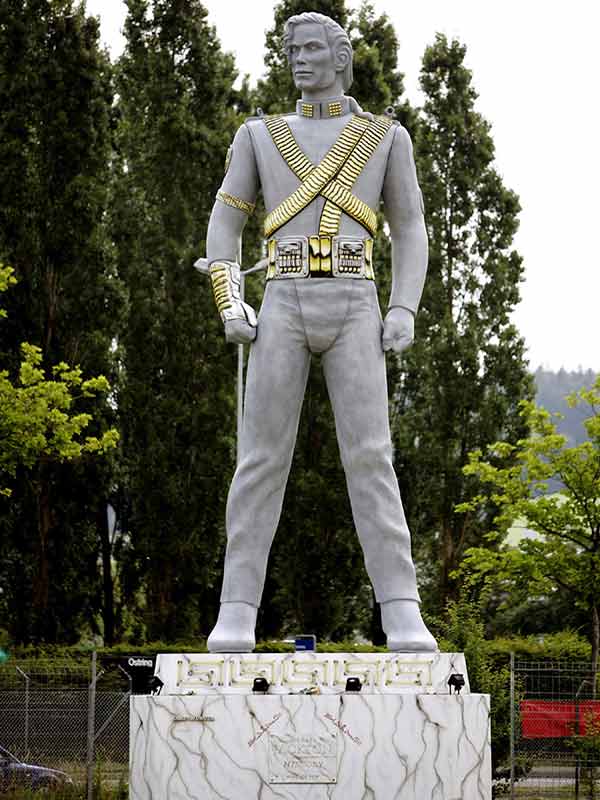 Estatua homenaje a Michael Jackson
